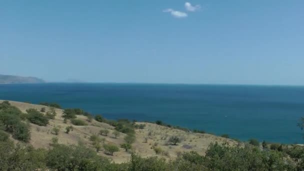 山からの青い海の眺め — ストック動画