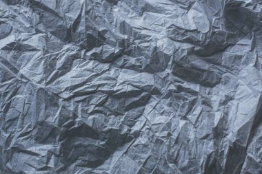 Koyu gri renkli buruşmuş doku kağıdından arkaplan, metin için bir şablon