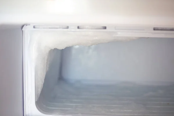 Congelador Com Gelo Congelado Descongelar Cuidar Geladeira — Fotografia de Stock