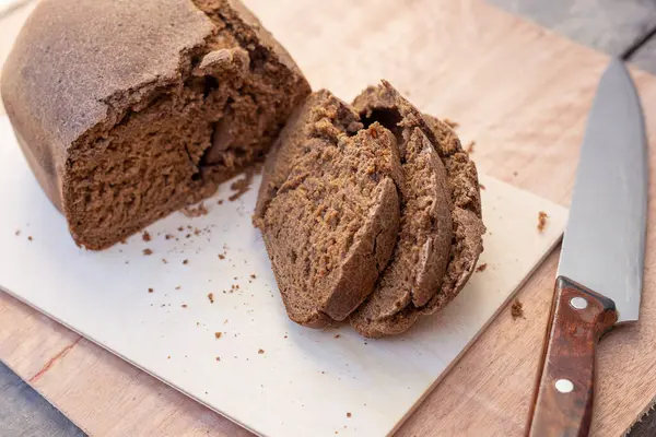 Freshly Baked Brown Borodino Bread Bun Cut Slices Next Large — Stock Photo, Image