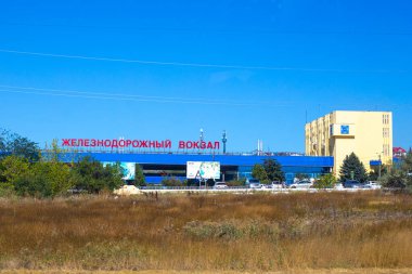 Rusya, Krasnodar Toprakları-05.08.2020: Anapa kentinin demiryolu istasyonu çevirisi.
