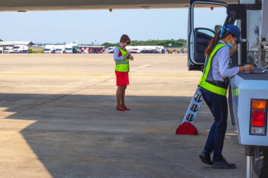 Havaalanındaki uluslararası havaalanı çalışanları