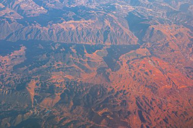 Uçaktan Tien Shan dağlarına ve Çin 'in köylerine kadar olan en iyi manzara.