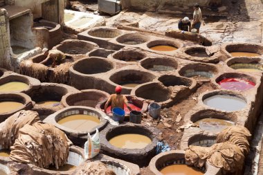 İşçilerin dokumacılar Tabakhane Çarşısı içinde