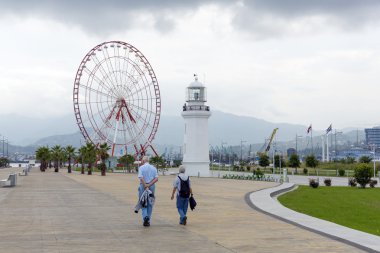 Dönme dolap ve plaj deniz feneri
