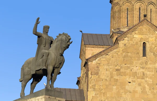 La Iglesia Metekhi y la estatua ecuestre — Foto de Stock