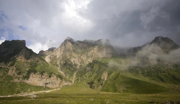 Gyönyörű Kaukázus hegyek — Stock Fotó