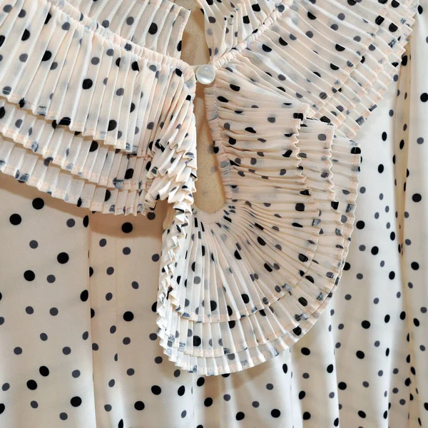 Tekstylne Beżowe Tło Romantyczna Kremowa Sukienka Bliska — Zdjęcie stockowe