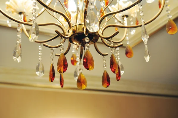 Luxury crystal chandelier at ceilings — Stock Photo, Image