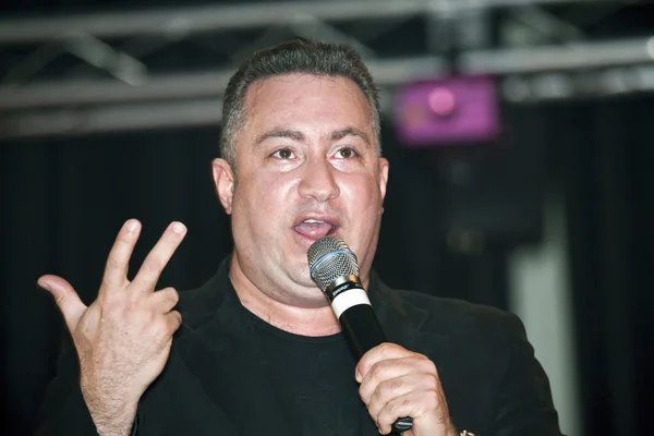 Samuel Hernandez performing during a Christian concert — Stock Photo, Image