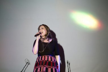 Hıristiyan şarkıcısı Christine D' Clario gerçekleştirme