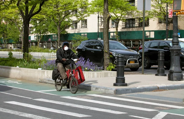 Bronx New York Usa May 2020 Bike Riders Wear Masks — Stock Photo, Image