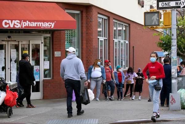 Bronx New York Usa May 2020 People Standing Line Waiting — Stock Photo, Image