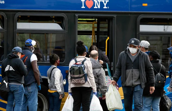 Bronx New York Usa Května 2020 Skupina Lidí Palubě Autobusu — Stock fotografie