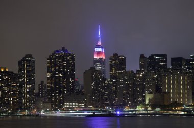 Long Island City Manhattan'dan görünümünü