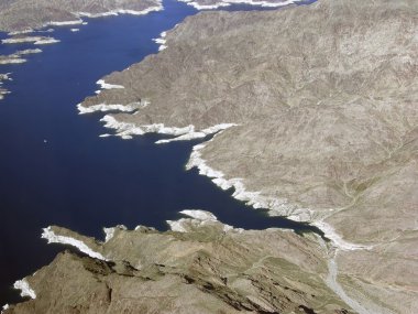 Lake Mead ve dağlar