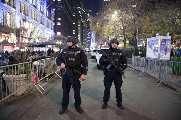 NYPD policie strategické reakce skupiny v Nyc Herald Square — Stock fotografie