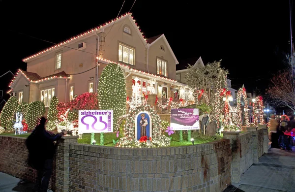 Casa de Navidad en Brooklyn Nueva York — Foto de Stock