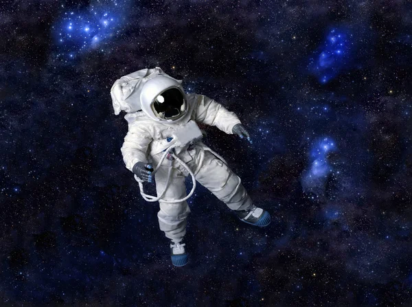 Космонавт, плавающий в пространстве — стоковое фото
