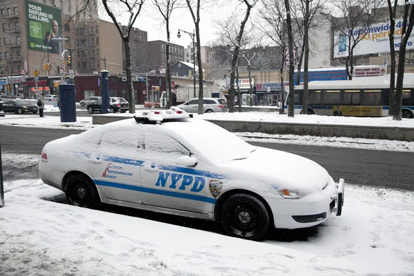 Polisbil med snö — Stockfoto