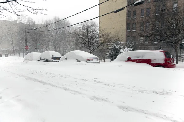 kar içinde blizzard Jonas Bronx New York'ta araba gömer