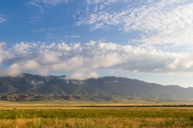 Alan bulutlar dağlar