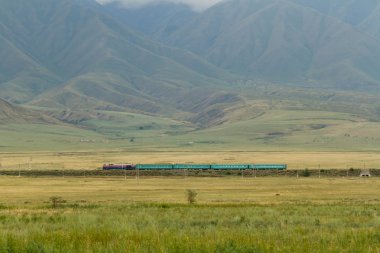 yolcu treni eteklerinde