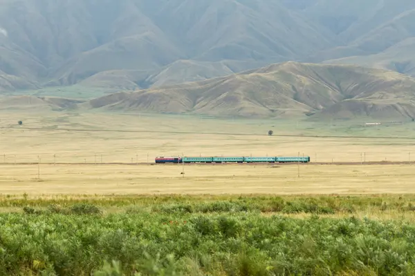 yolcu treni eteklerinde