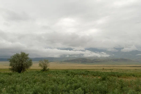 Nuvole di tempesta ai piedi Foto Stock