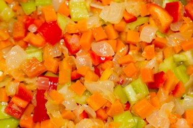 yağda doğranmış sebze