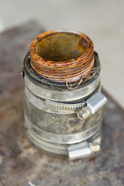 iş parçacığı üzerinde boru