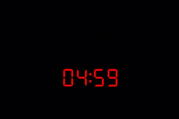 디지털 시계 04시 59분 — 스톡 사진