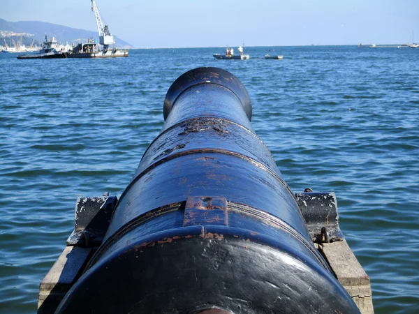 Alte Kanonen an der Uferpromenade — Stockfoto