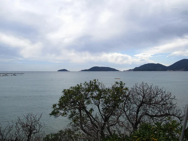 Vista de la playa y el Golfo de Lerici o — Foto de Stock