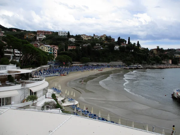 Вид на пляж і затоку Lerici г — стокове фото