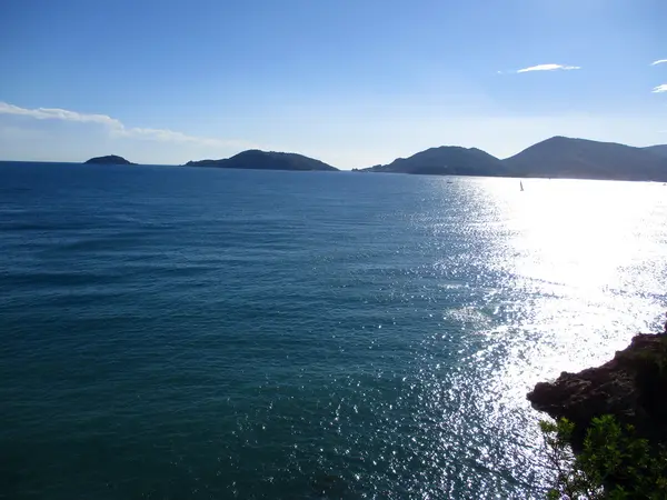 Vista de la playa y el Golfo de Lerici q — Foto de Stock