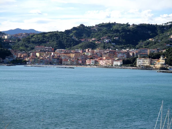 Uitzicht op het kasteel en de stad van Lerici f — Stockfoto