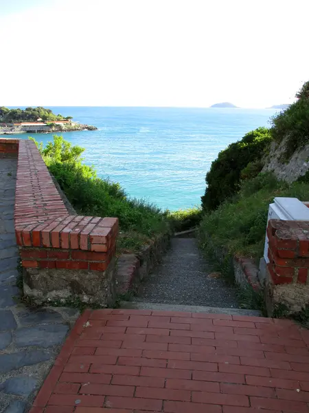 Uitzicht op het kasteel en de stad van Lerici j — Stockfoto