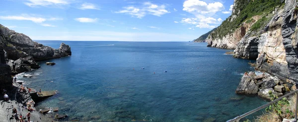 Vista de la costa y el mar alrededor de Portovenere q — Foto de Stock