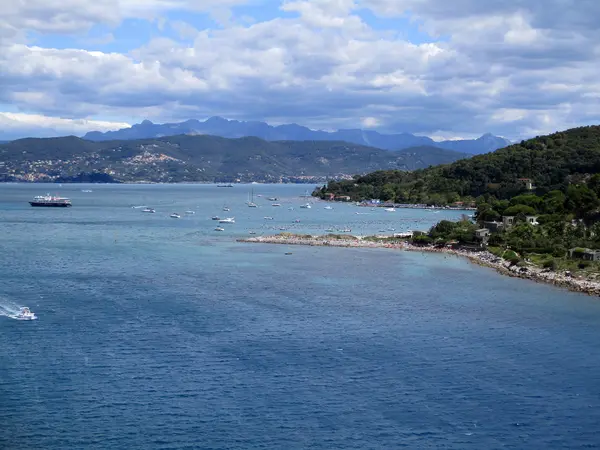 Bovenaanzicht van de kustlijn rond Portovenere z — Stockfoto