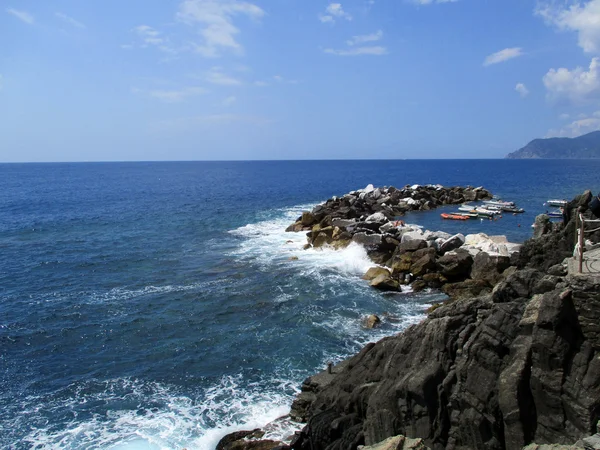 A tengerre és a sziklák, Riomaggiore egy — Stock Fotó
