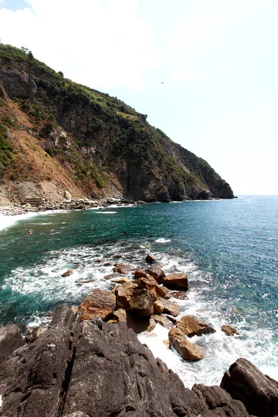A tengerre és a sziklák, riomaggiore f — Stock Fotó