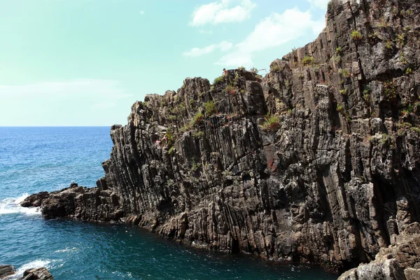 A tengerre és a sziklák, riomaggiore h — Stock Fotó
