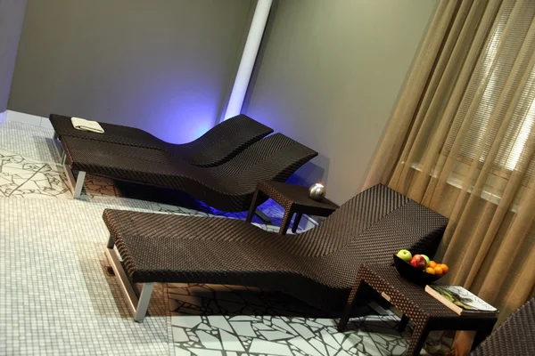 Relaxation room with loungers — Stock Photo, Image