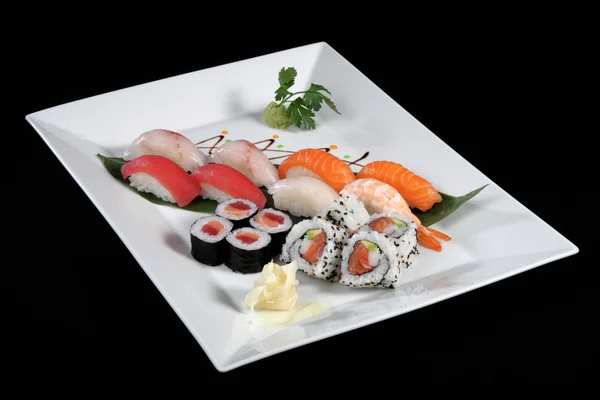 Varios sushi y sashimi en plato blanco — Foto de Stock