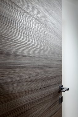 renkli ahşap kapı açık g