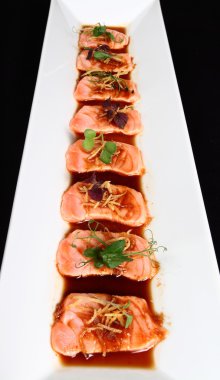 Soslu somon steak