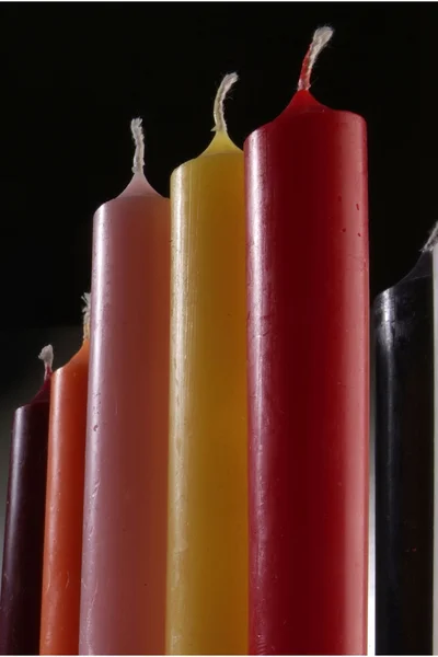 Grupo de velas cilíndricas de colores m — Foto de Stock