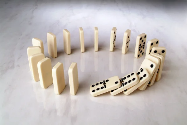 Row of dominoes in a circle shape — Stock Photo, Image