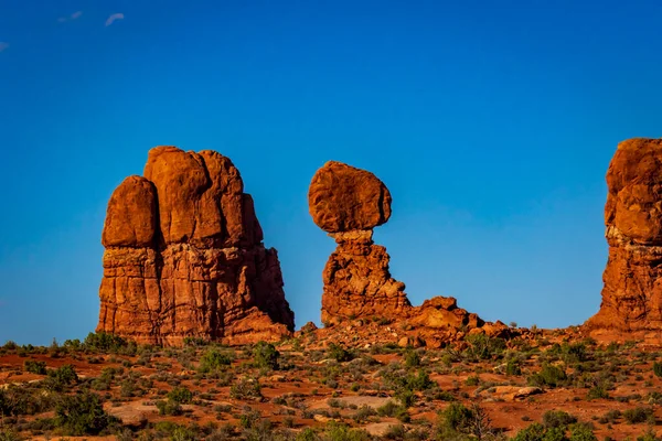 Balanced Rock Und Nahe Gelegene Felsformationen Arches National Park Utah — Stockfoto